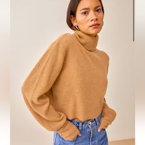 Reformation Cropped Cashmere Turtleneck in Camel